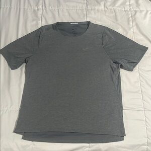 Nike Men’s Gray Short Sleeve Performance Tee